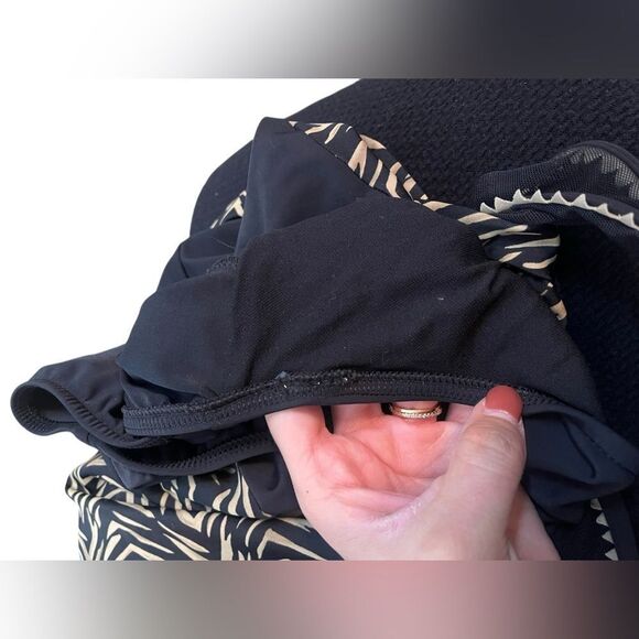 Jones New York Women's Black One Piece Swimsuit Size 10 Zigzag Summer Design - Picture 10 of 10